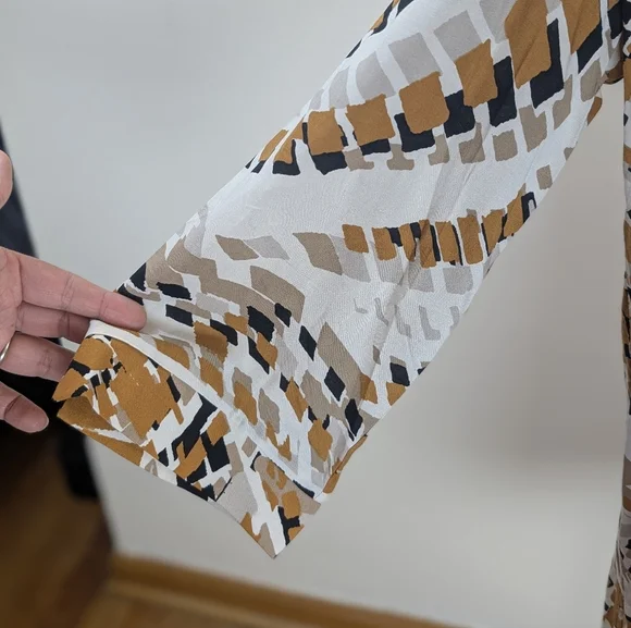 Dennis Basso Women's Size Small Abstract V-Neck Tunic in Black, Brown, and White - Picture 6 of 12